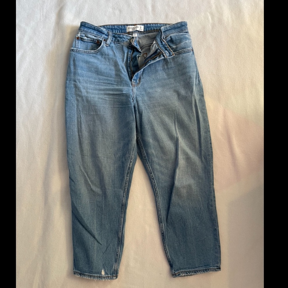 Abercrombie & Fitch - Curve Love High Rise Mom Jeans Short length
